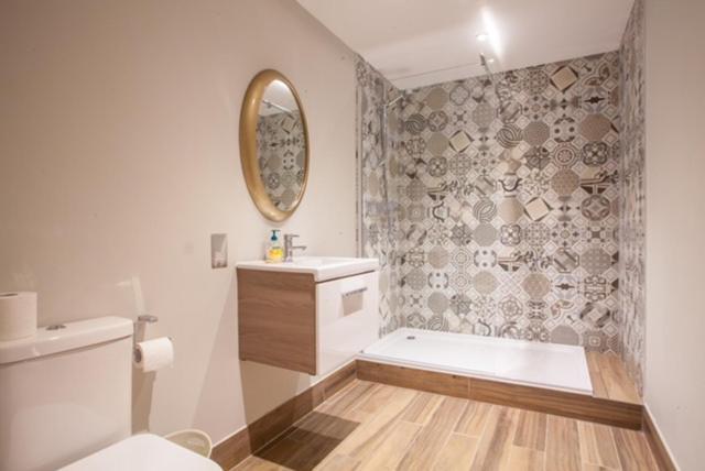 Stylish 2 Bedroom Apartment In Park Circus, West End Glasgow Buitenkant foto