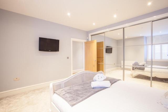 Stylish 2 Bedroom Apartment In Park Circus, West End Glasgow Buitenkant foto