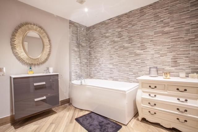 Stylish 2 Bedroom Apartment In Park Circus, West End Glasgow Buitenkant foto